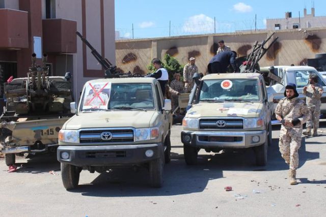 TRIPOLI ASSEDIATA, MIGLIAIA DI SFOLLATI. HAFTAR VOLA A MOSCA